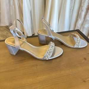 Size 9 silver Bella Badgley Mischka strap heel size 9